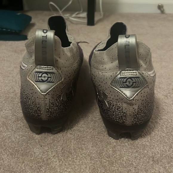 Under Armour Football Cleats - Picture 3 of 4